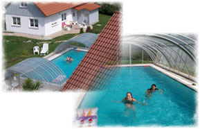 Das Schwimmbad l&auml;dt bei jedem Wetter zum Baden ein